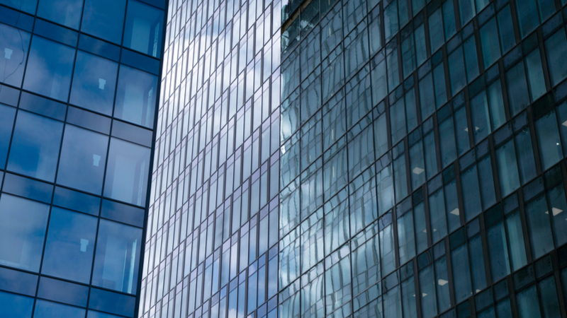 透明的太阳能电池板可以在摩天大楼的窗户上收集能量